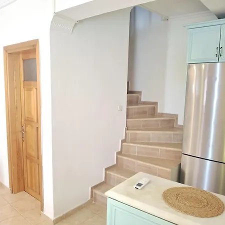 בית נופש Detached Greek House In The Hearth Of Bazaar *