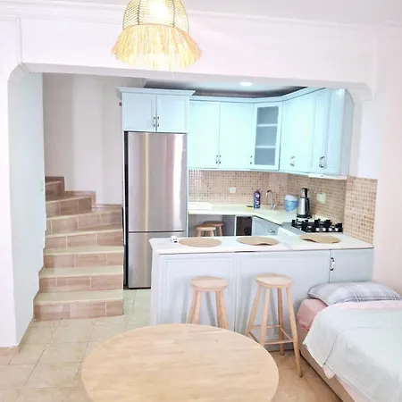 Detached Greek House In The Hearth Of Bazaar * Çeşme