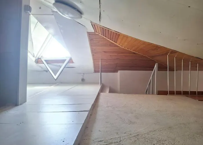 Detached Greek House In The Hearth Of Bazaar Çeşme