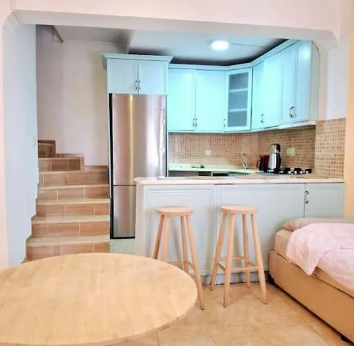 Detached Greek House In The Hearth Of Bazaar בית נופש