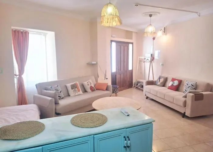 Detached Greek House In The Hearth Of Bazaar בית נופש